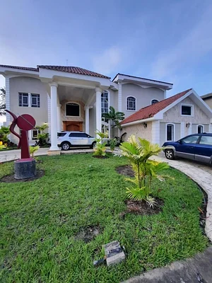 house REAL SELLS SPECTACULAR house 2 LEVELS IN URB. SAN MIGUEL, MATURIN.