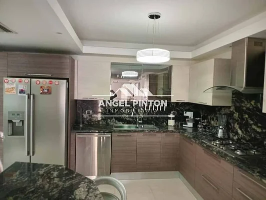 townhouse FOR SALE AV FUERZAS ARMADAS MARACAIBO VENEZUELA API 8779