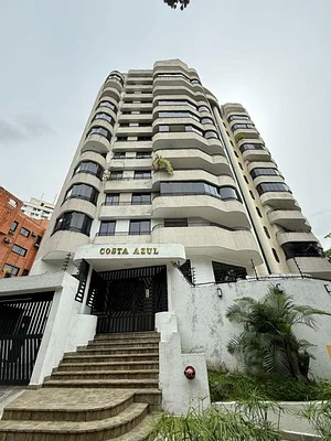 for sale beautiful apartment in Urb El Bosque, Costa Azul (ground floor)