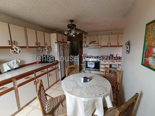 Kc. penthouse for sale in Promoción El Tambor Los Teques