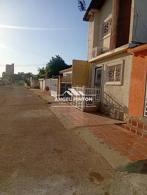 house for sale IN LAS VERITAS MARACAIBO VENEZUELA API 8783 - Image 2