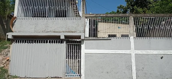 opportunity of Gold!!! 1000 m² with 3 homes, strategic location in Barquisimeto!.