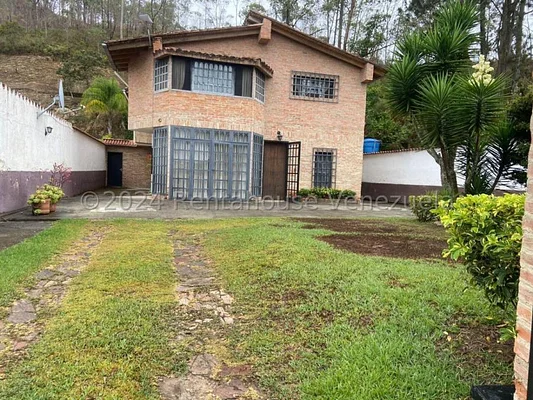 Beautiful and Spacious house for sale Urb. Club de Campo, San Antonio de los Altos 24-24691