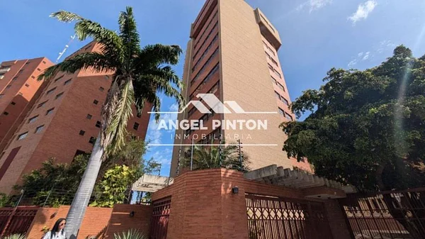 LUXURIOUS apartment for sale FOR THE HOME OF YOUR DREAMS ON AV. 5 DE JULIO MARACAIBO API 8235
