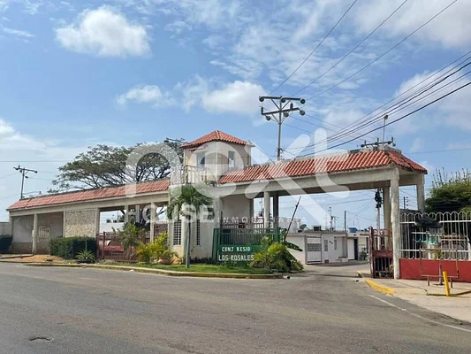 townhouse FOR SALE LOS ROSALES MARACAIBO - Image 2