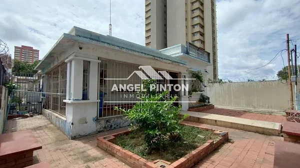 house FOR SALE PARADISE SECTOR MARACAIBO API 2714