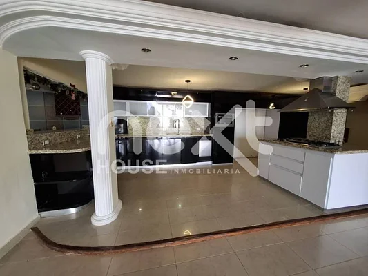 townhouse FOR SALE AV UNIVERSIDAD CABIMAS