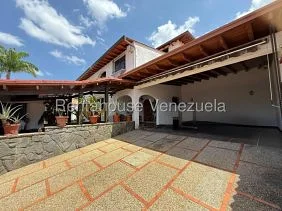 Beautiful house for sale Cumbres de Curumo - Image 2