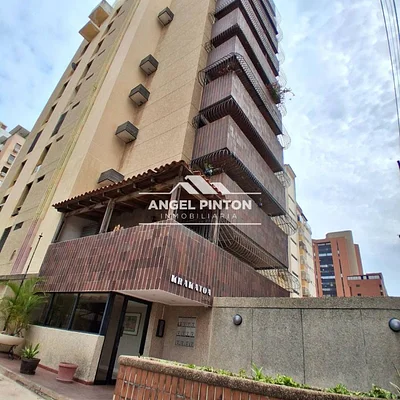apartment FOR SALE LA LAGO MARACAIBO VENEZUELA API 8490