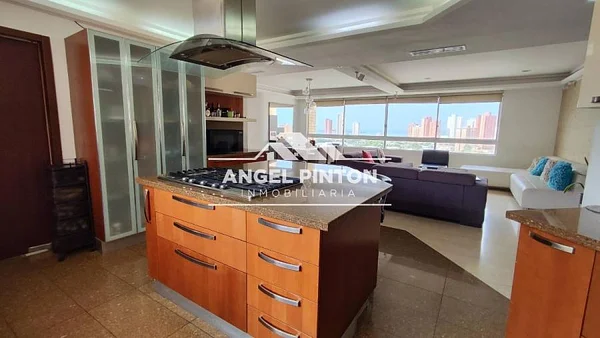 LUXURIOUS apartment for sale FOR THE HOME OF YOUR DREAMS IN LA LAGO MARACAIBO API 7390