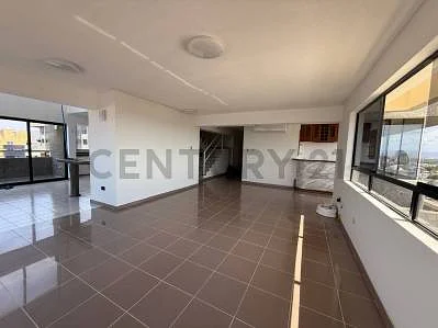Gourmet kitchen with island