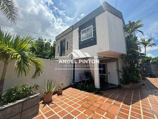 townhouse FOR SALE LA COROMOTO SAN FRANCISCO VENEZUELA API 8446