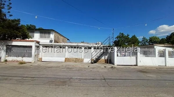 house for sale in La Herrereña, adjacent to Av. Intercomunal Turmero-Maracay 26-16457 MFC