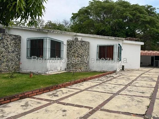 house for sale Guataparo Country Club Valencia Carabobo the lowest price per sqm in the area