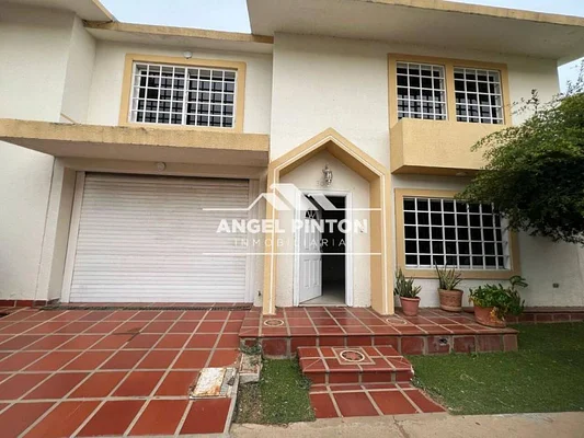 townhouse FOR RENT AV GOAJIRA MARACAIBO API 7959 - CAA270540