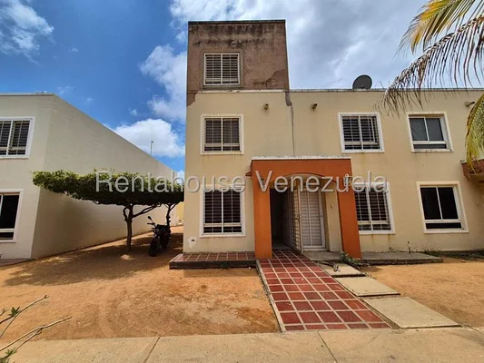 townhouse for sale with 3 levels. Camino de la Lagunita, villa las coloradas.