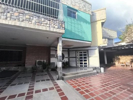 for sale Luxurious house in Parque Naguanagua at opportunity - Image 3