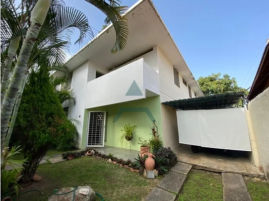 For sale house 790m² 4h+1S /3b+1S / 2P Los Palos Grandes - US$550,000 USD