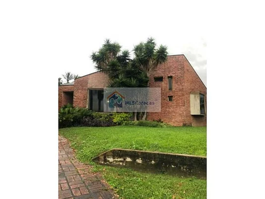 For sale house 1400 sqm 7h/8b/18p Cerro Verde 2108 - US$1,100,000 USD