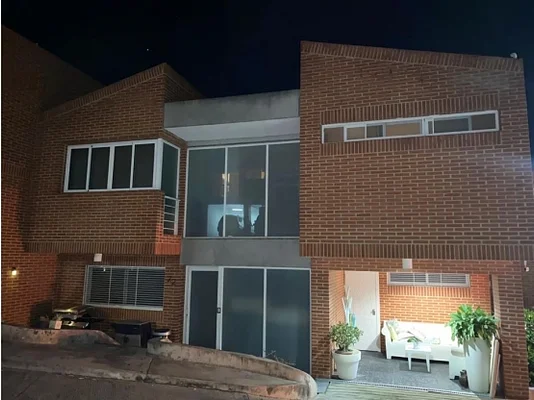 For sale house 314m2 3h+s/6b/3p Loma Linda - US$220,000 USD