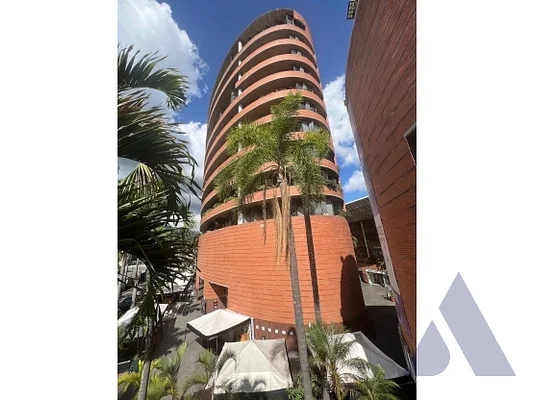 Street-level commercial space for sale 62+80m² La Castellana 0220 - US$250,000 USD