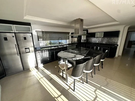 Formal dining room