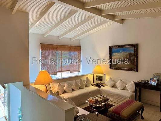 Wonderful house for sale Altamira, private street