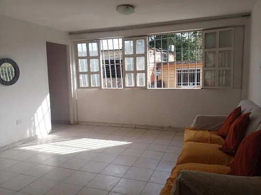 house opportunity in Naguanagua! On Av Balmore, near the residential complex Las Palmeras
