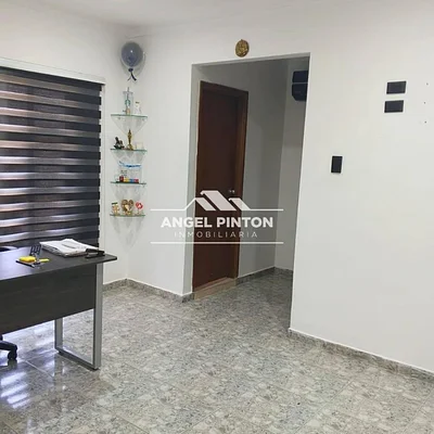 house FOR SALE CURVA DE MOLINA MARACAIBO VENEZUELA API 8957