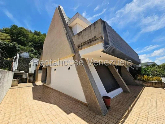 Spacious house for sale Cumbres de Curumo