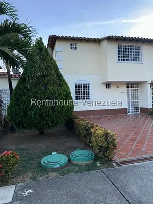 house for sale in Villas de Buena Ventura, Guatire. Phone: