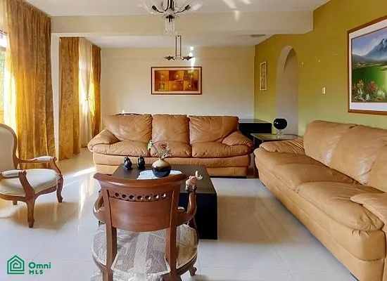 SALE OF LARGE HOUSE, INDUSTRIAL AREA OF LAS MINAS, SAN ANTONIO DE LOS ALTOS - Zona Industrial de Las Minas, Parcelamiento El Oro Quinta N°12, 1204 San Antonio de Los Altos - 5 beds house for sale