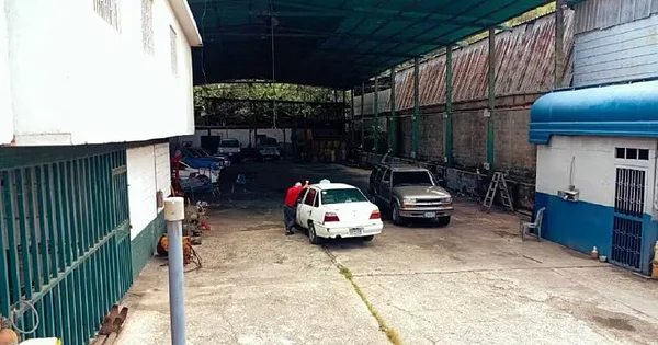 Sale of Industrial Property Metallurgy with Warehouse - 1328 m2 - Kilometro 4-via El Junquito - Sector Los Cocos, 1030 CCS - 1 bed commercial premises for sale - Image 1