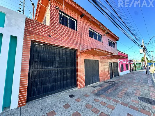 Commercial Premises With 2 Apartments and a house, for sale, On Main Avenue of Los Robles, Nueva Esparta, 500 mt2, 6 bedrooms and 5 bathrooms - Inmuebles Margarita - 2 MIL - Image 3