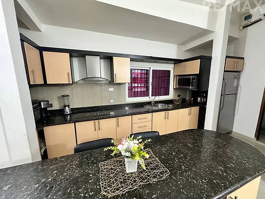 Commercial Premises With 2 Apartments and a house, for sale, On Main Avenue of Los Robles, Nueva Esparta, 500 mt2, 6 bedrooms and 5 bathrooms - Inmuebles Margarita - 2 MIL - Image 4