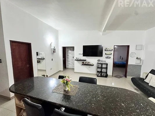 Commercial Premises With 2 Apartments and a house, for sale, On Main Avenue of Los Robles, Nueva Esparta, 500 mt2, 6 bedrooms and 5 bathrooms - Inmuebles Margarita - 2 MIL - Image 7