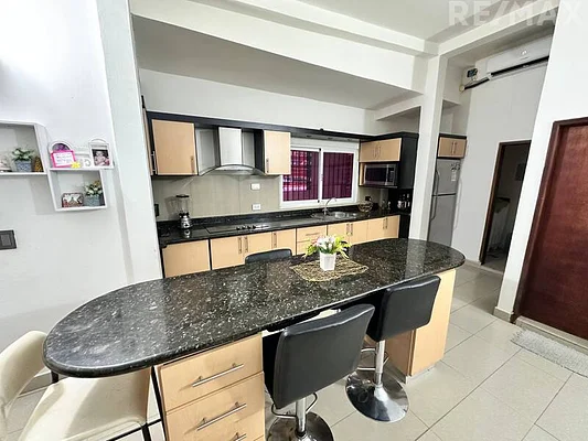 Commercial Premises With 2 Apartments and a house, for sale, On Main Avenue of Los Robles, Nueva Esparta, 500 mt2, 6 bedrooms and 5 bathrooms - Inmuebles Margarita - 2 MIL - Image 6