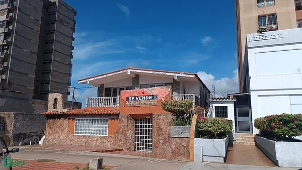 For sale, restaurant premises with house, land, offices and shed - av. 4 de mayo Casa con local y terreno, 6310 Porlamar - 5 beds commercial premises for sale