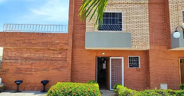 SALE TOWNHOUSE CUIDAD FLAMINGO 4BR/3BATHS/1ST - CIUDAD FLAMINGO CIUDAD FLAMINGO, 2054 Tucacas - 4 beds commercial premises for sale