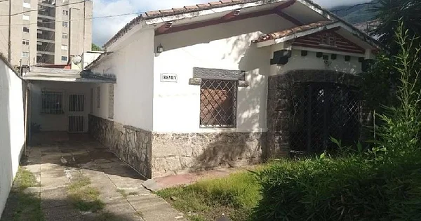 House for sale to remodel in Los Palos Grandes. IZ - Municipio Yremy, 1060 CCS - 3 beds house for sale