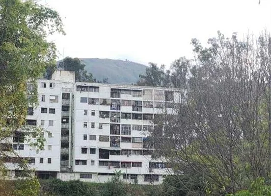 Apartment for Sale UD2 Caricuao: Potential and Privileged Location. - Av. Principal de Caricuao UD2 Bloque 28, 1000 CCS - 1 bed apartment for sale
