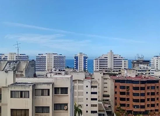 Apt for Sale, Tanaguarenas, La Guaira with Pool steps from Playa Escondida. - Av. Ppal. de Tanaguarenas Residencias Playa Coral, 1165 Caraballeda - 2 beds apartment for sale