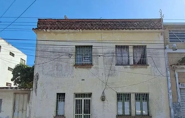 Land with Bienhechuría, C. Zamora Porlamar. half a block before Gomez Boulevard - CALLE ZAMORA, 6301 Porlamar - 3 beds house for sale