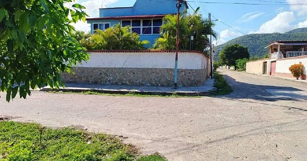 Exclusive country house in ocumare de la costa el playon - calle Rivas ,cruce con calle Urdaneta Caserio inde 27, 2112 Ocumare de La Costa - 4 beds commercial premises for sale