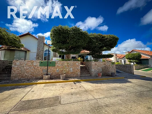 Spectacular and Wonderful house American Style, for sale, In Urb. Los Cerritos, Nueva Esparta, Isla de Margarita, 200 mt2, 3 bedrooms and 2 bathrooms - Inmuebles Margarita - 2 MIL - Image 1