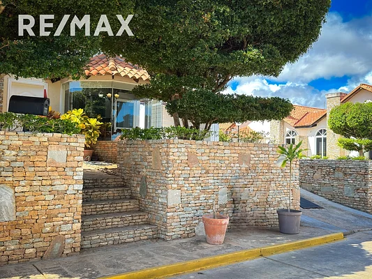 Spectacular and Wonderful house American Style, for sale, In Urb. Los Cerritos, Nueva Esparta, Isla de Margarita, 200 mt2, 3 bedrooms and 2 bathrooms - Inmuebles Margarita - 2 MIL - Image 2
