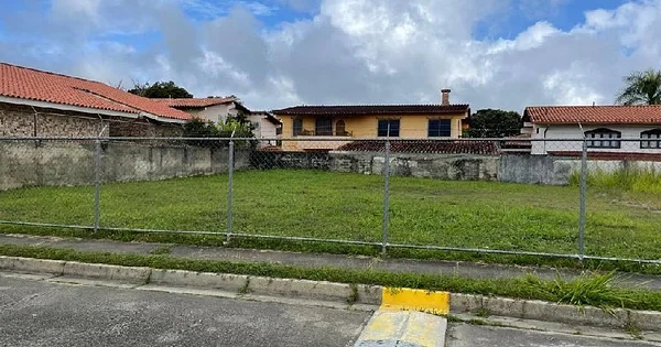 Excellent land in the best urbanization in the area with current boom - lomas de la lagunita avenida principal terreno, 1083 CCS - Plot of land for sale
