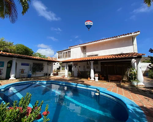 house-POSADA for sale, MUNICIPIO MANEIRO, ISLA DE MARGARITA. 520M² DE CONSTRUCCIÓN in front of FARMATODO PAMPATAR. CAPACITY FOR 15 PEOPLE, swimming pool AND CANEY INVEST IN PROFITABILITY! - Inmuebles Margarita - 2 MIL