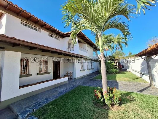 Charming house for sale Cumbres de Curumo