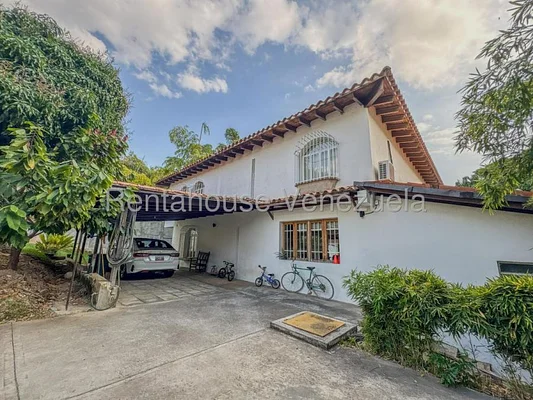 house for sale in Cumbres de Curumo.